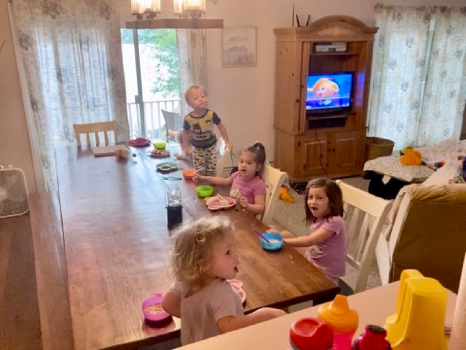 Lake-house breakfast with the pod